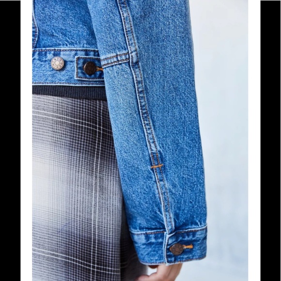 BDG 2-In-1 Hoodie Boyfriend Denim Trucker Jacket - Picture 4 of 10